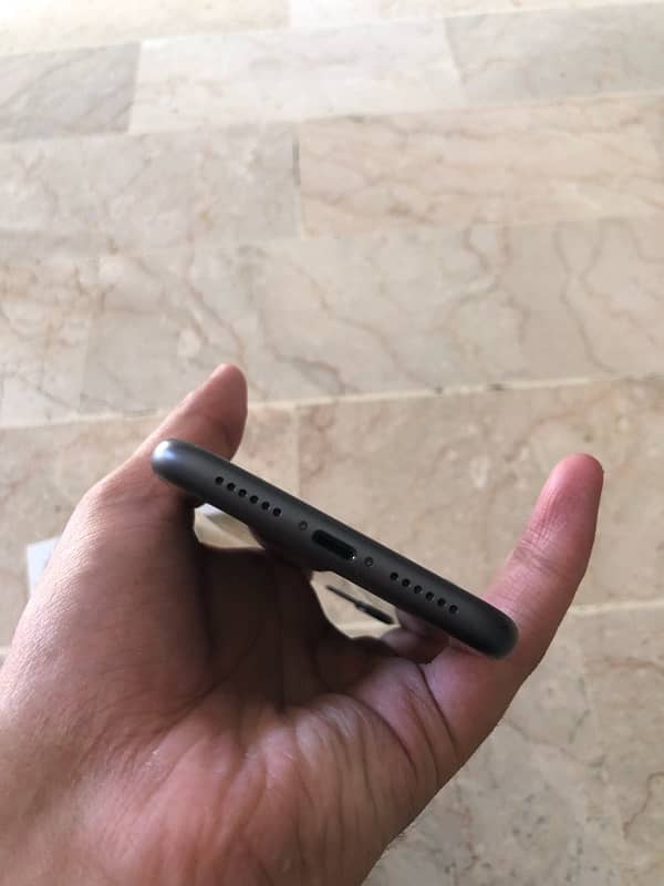 IPhone 11 [64GB with Box][Non-PTA] 3