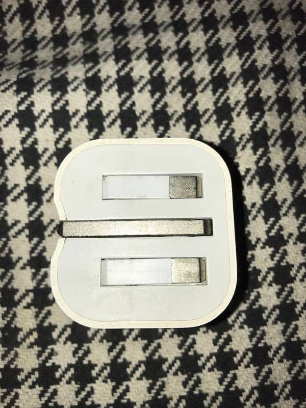 Apple adapter 0