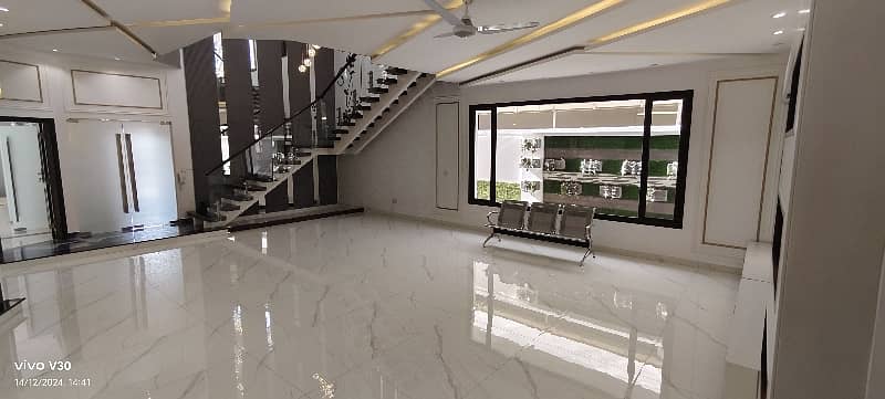 Well Maintained House In Very Attractive Price 7