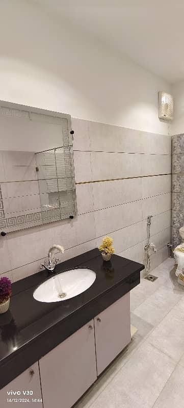 Well Maintained House In Very Attractive Price 16
