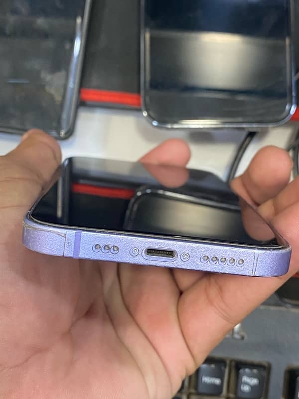 iPhone 12 4