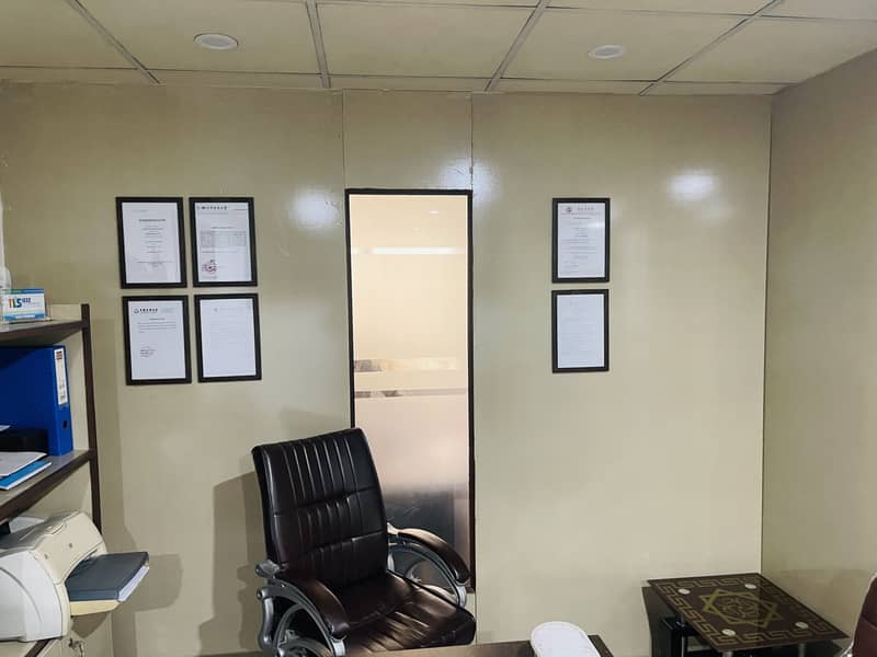 Office partition in very good condition 1