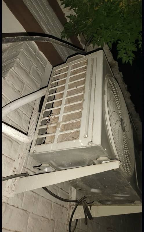 Dawlance Chrome Inverter 1.5 Ton AC 8