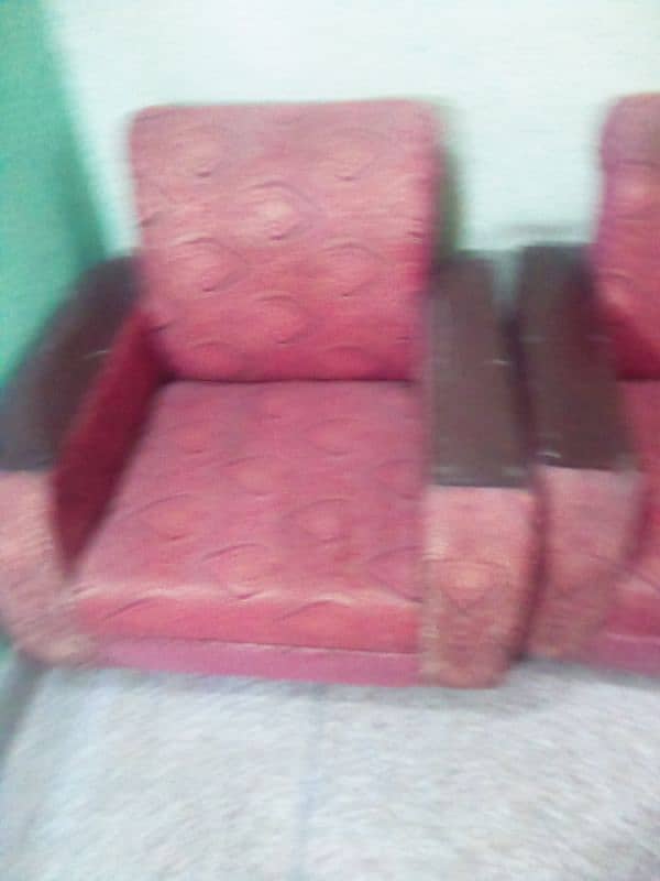 boot achi condition ma sofa hai 1