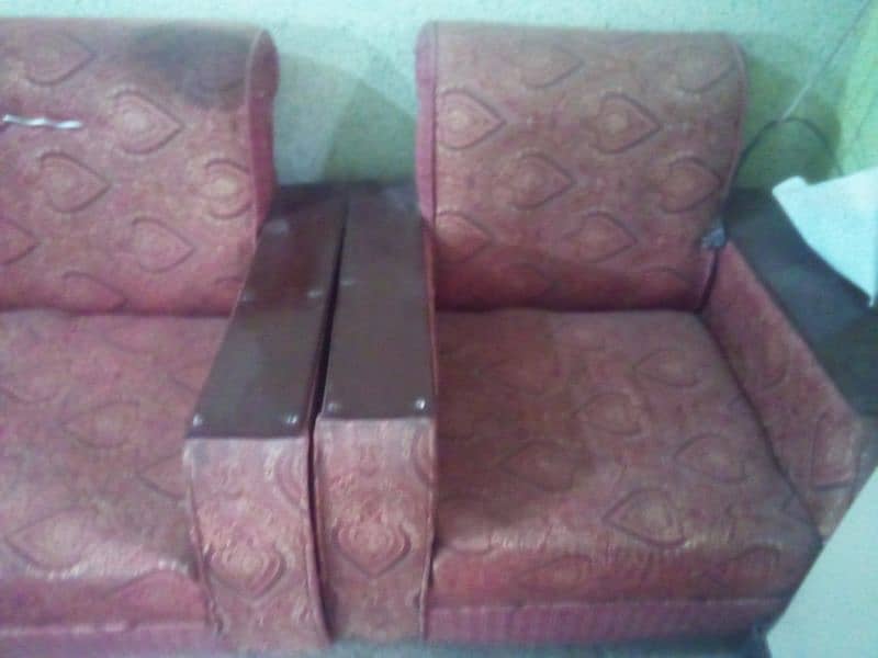 boot achi condition ma sofa hai 2