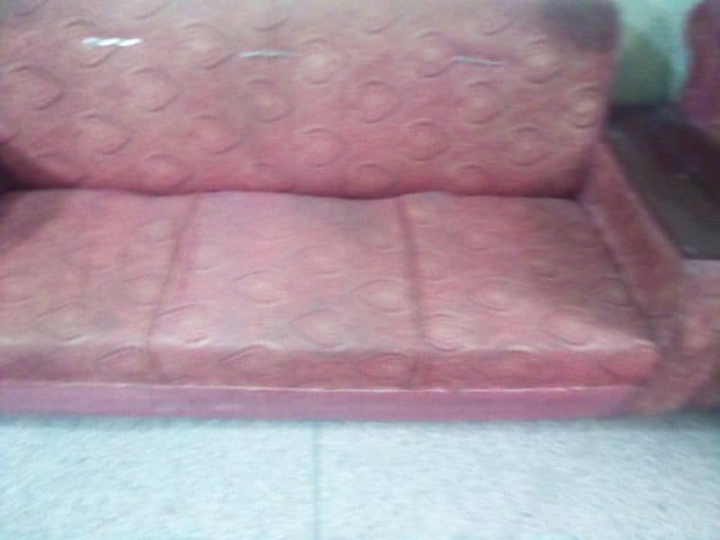 boot achi condition ma sofa hai 3