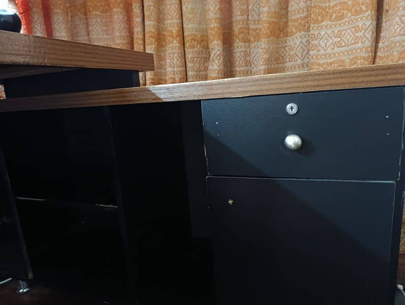 Large L shaped table 1
