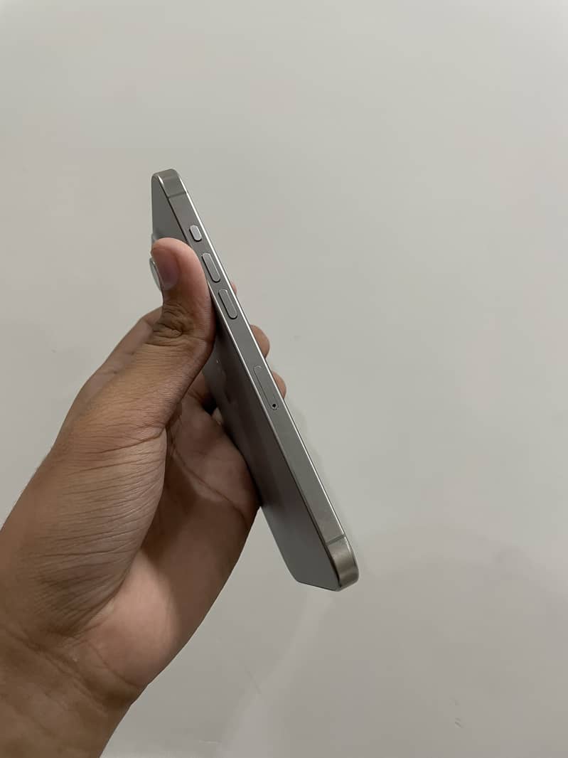 Apple iPhone 15 Pro Max 3