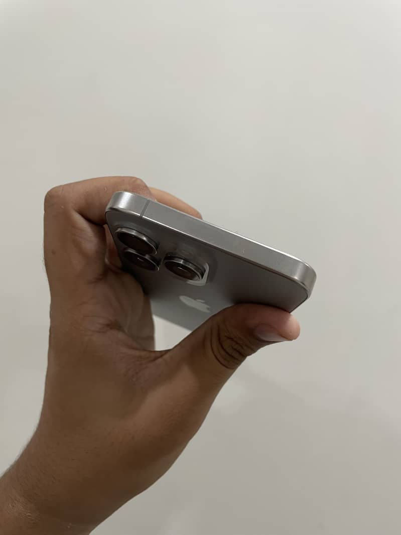 Apple iPhone 15 Pro Max 4