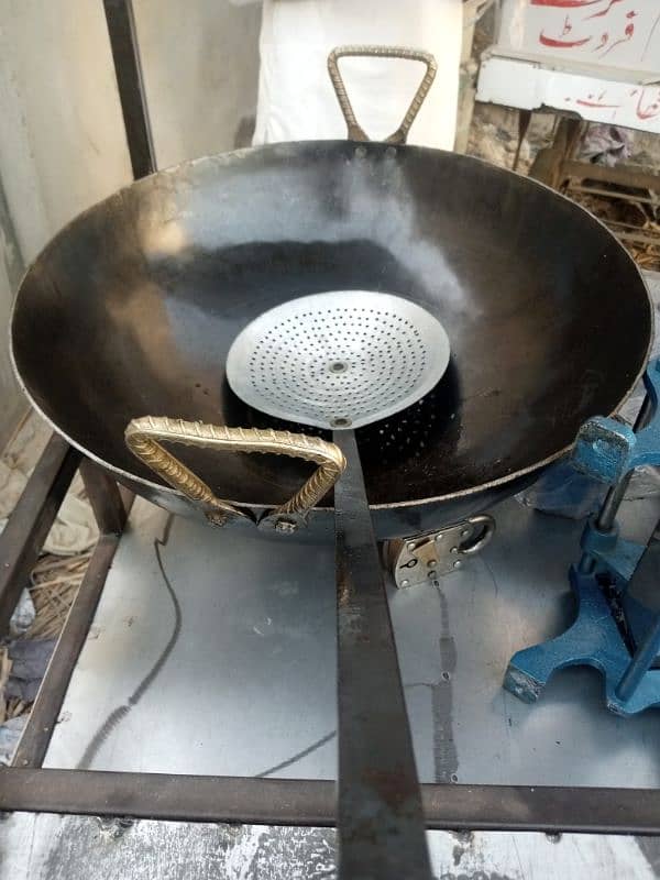 Chips ka pora setup Hy sirf 2din use Kiya Hy bilkul new hyy 7