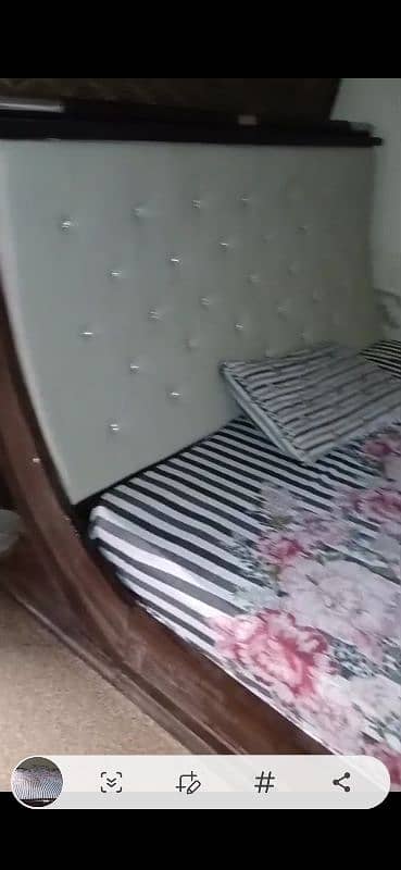 1 double bed 2 sidetables with 1 dressing table 2