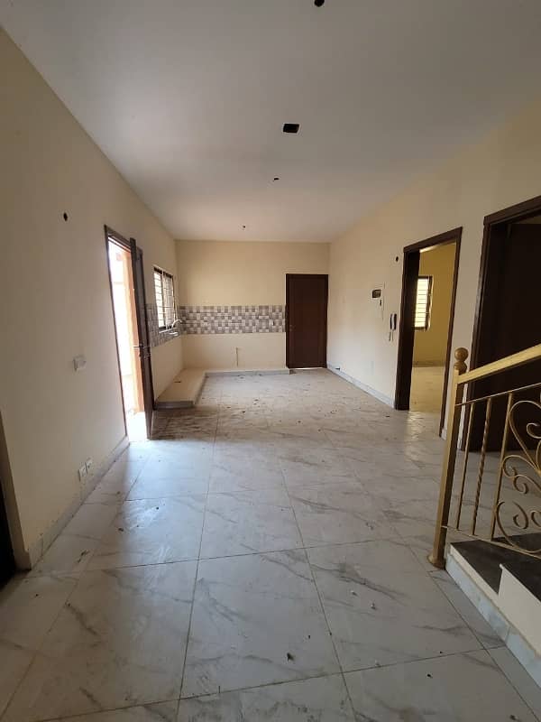 Chapal Uptown 160 Square Yards House Up For rent 5