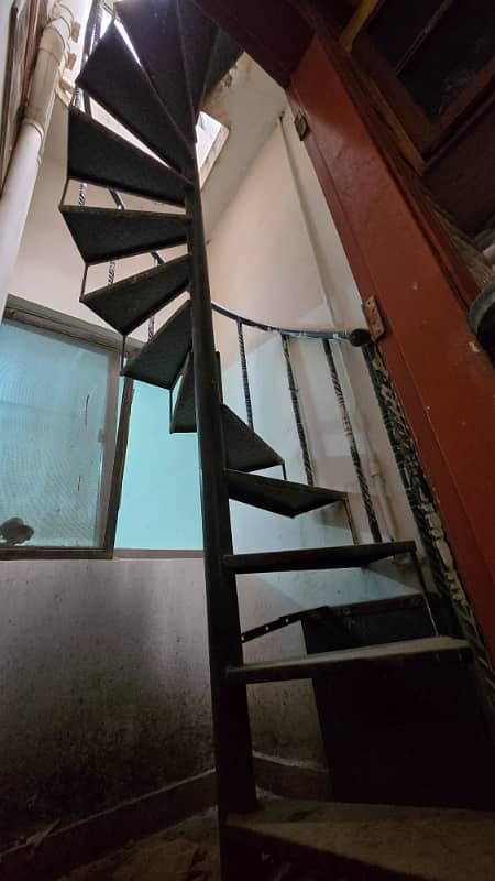 Urgent Sale 200 Sq Yd Ground+1 7