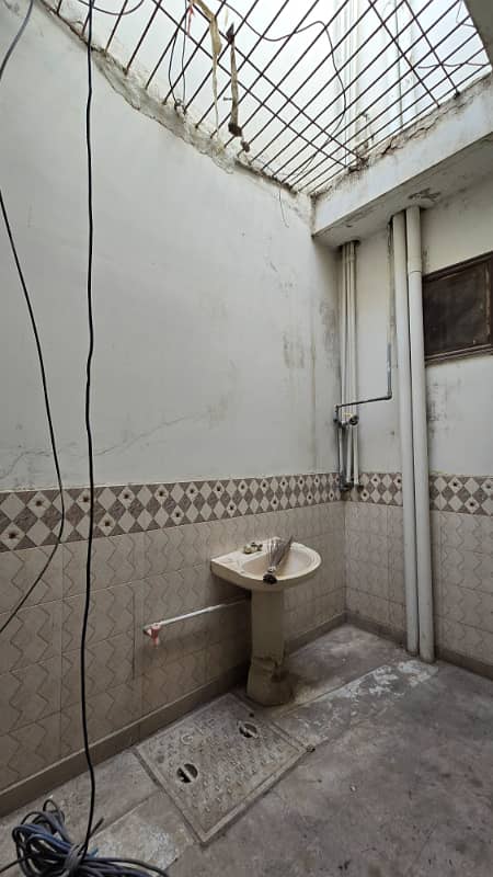 Urgent Sale 200 Sq Yd Ground+1 11