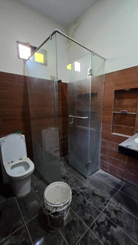 Urgent Sale 200 Sq Yd Ground+1 18