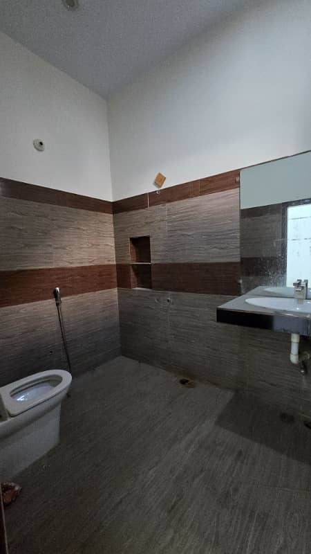 Urgent Sale 200 Sq Yd Ground+1 20