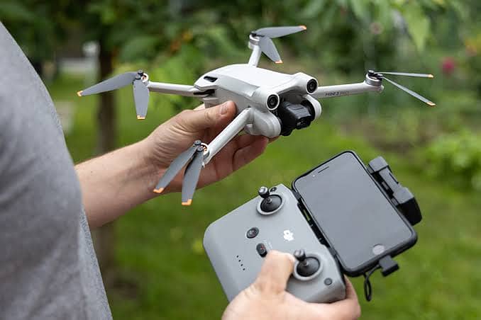 DJI Mini 3 Drone | 40 Mins Battery | Extra Propellers | Like New 0