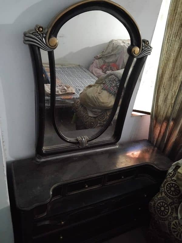 Dressing table 0