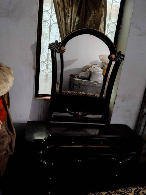 Dressing table 4