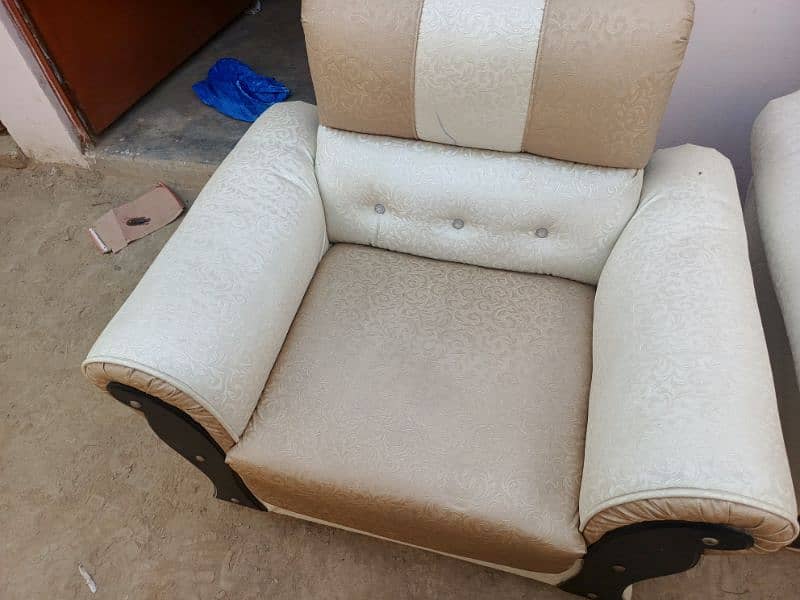 Luxury Sofa Set for Sale" 2. "Modern Sofa Set -Comfortable and Stylish 0