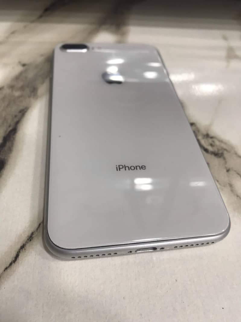 iPhone 8+ pta approved 64 go 3