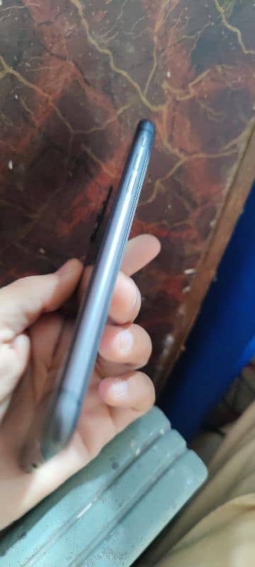 iPhone 11 factory unlocked 128 GB 1