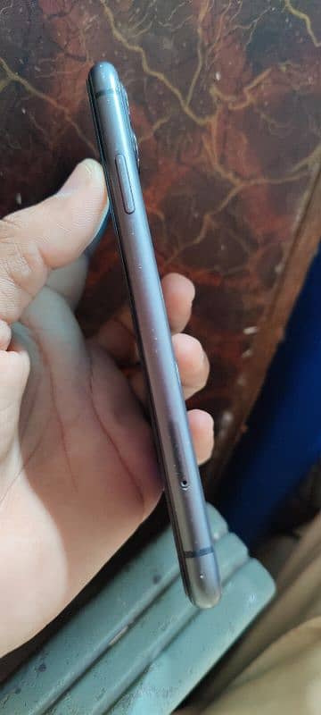 iPhone 11 factory unlocked 128 GB 4