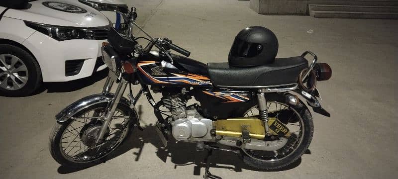Honda 125 black colour 1
