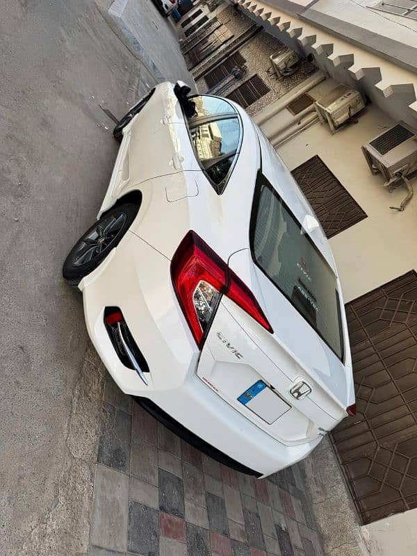 Honda Civic Oriel 1.8 i-VTEC CVT 2