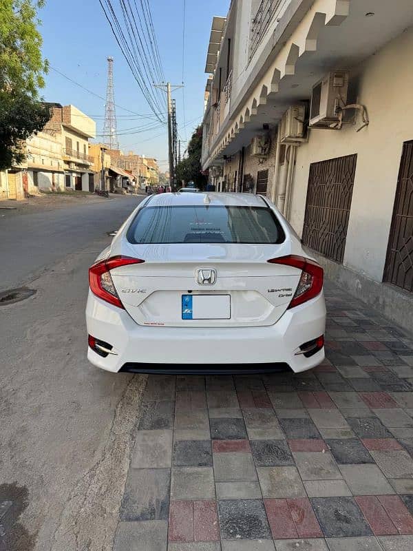 Honda Civic Oriel 1.8 i-VTEC CVT 3