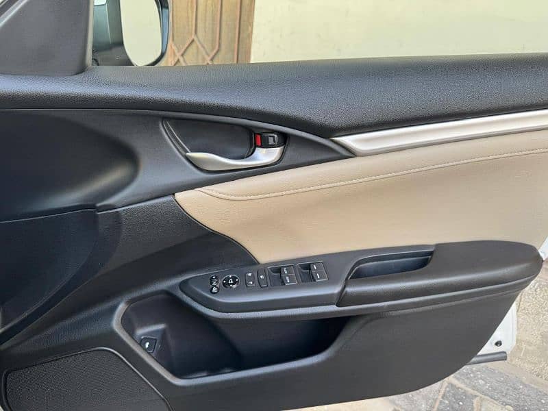 Honda Civic Oriel 1.8 i-VTEC CVT 12