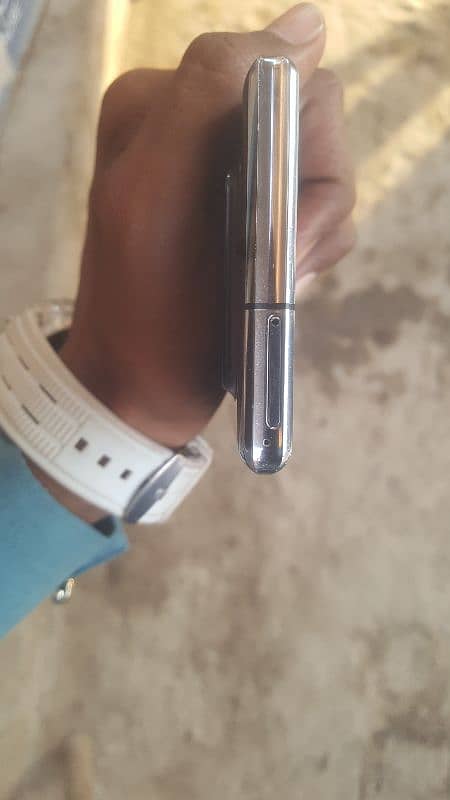 Aquos r6 phone 2