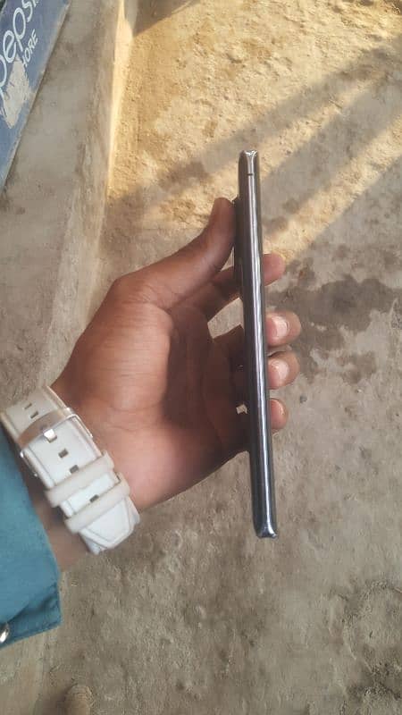 Aquos r6 phone 4
