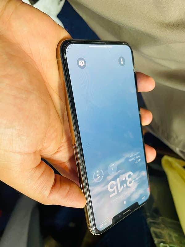 iphone xs max 4