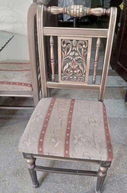 6 seater/chair dinning table with solid glass top 4