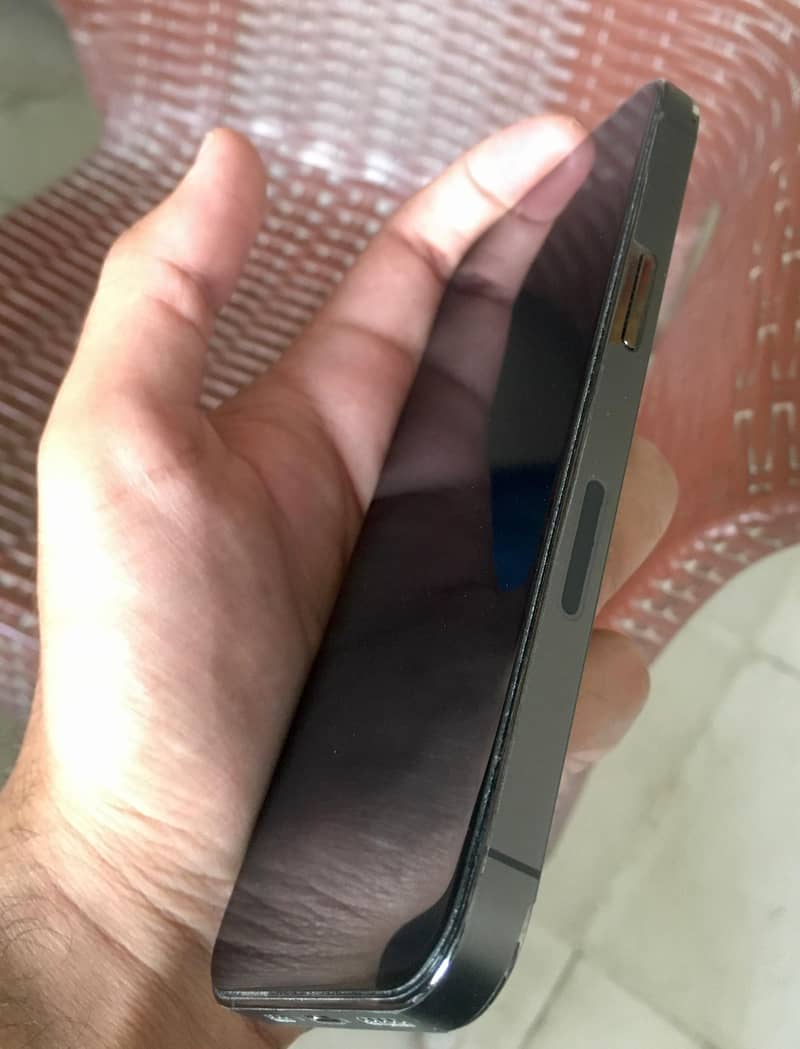 Apple iPhone 13 Pro 2
