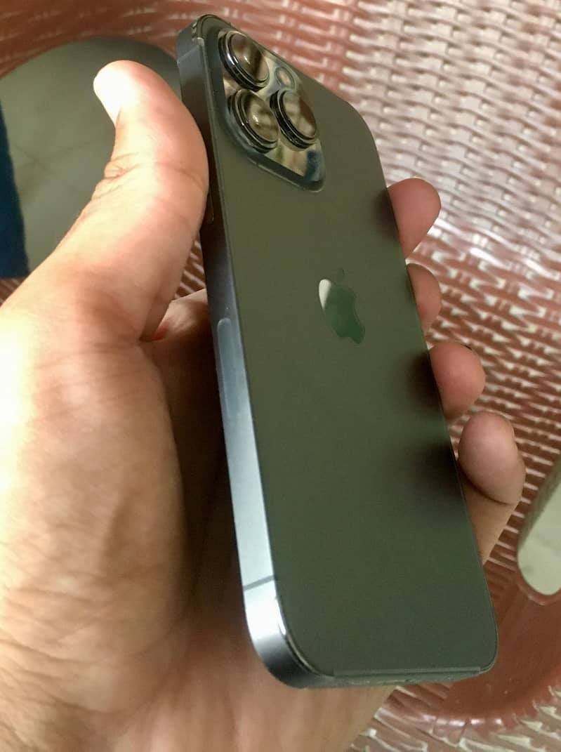 Apple iPhone 13 Pro 4