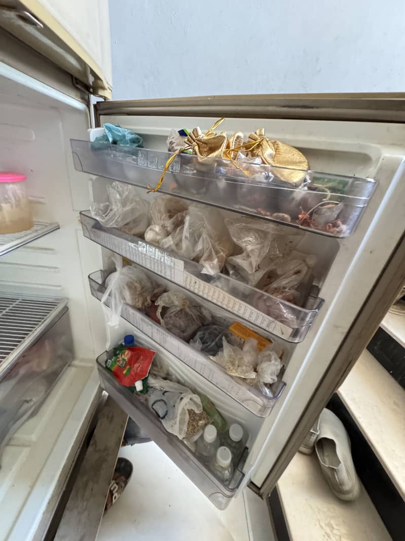 Dawlance fridge 6