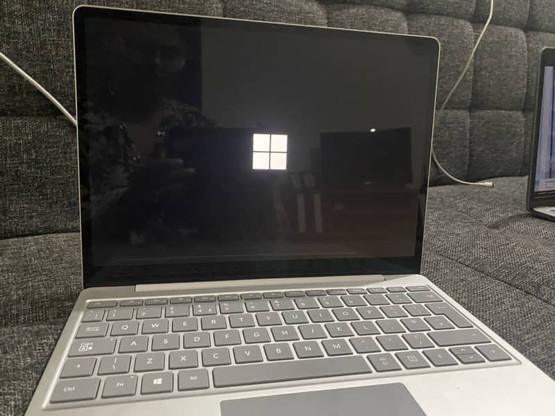 Microsoft Surface Laptop GO 0