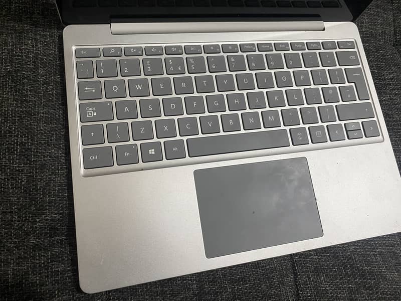 Microsoft Surface Laptop GO 1