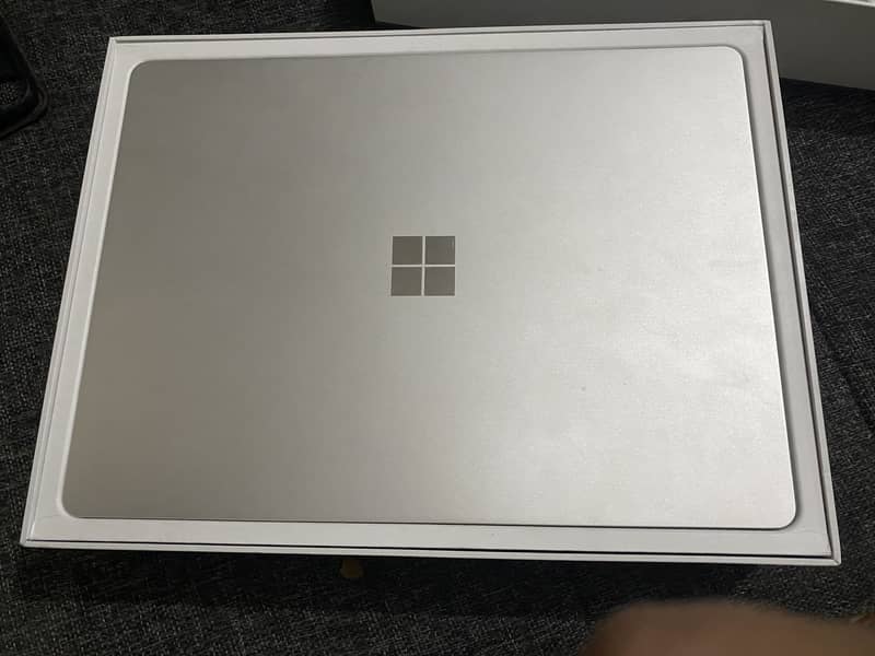 Microsoft Surface Laptop GO 8