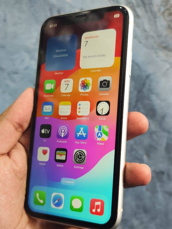 iPhone 11 4