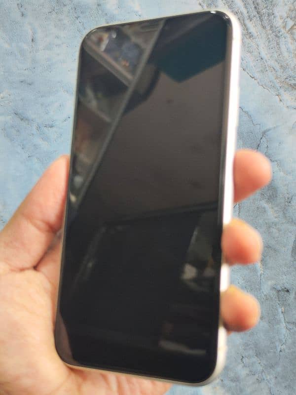 iPhone 11 6