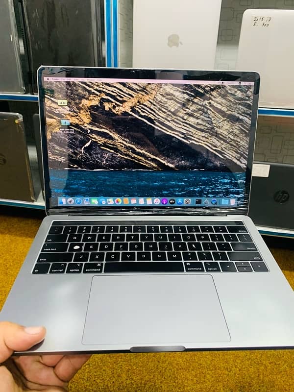 MacBook Pro 2020 core i5 ram 8 256 ssd 13 inch rataina display 0