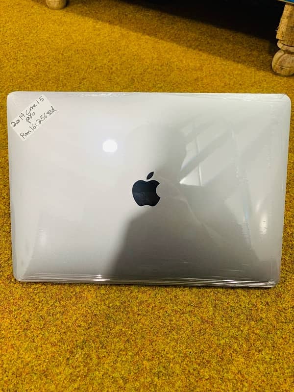MacBook Pro 2020 core i5 ram 8 256 ssd 13 inch rataina display 3