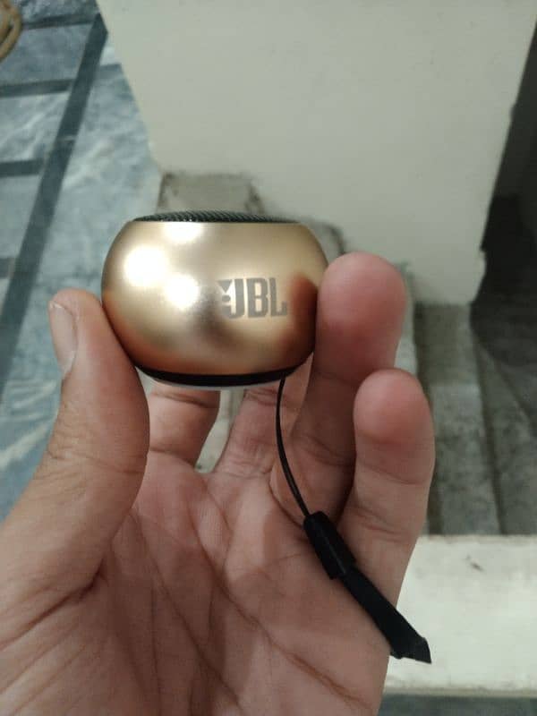 JBL small speaker 1
