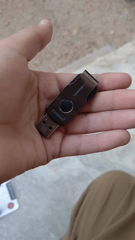128gb USB Kingston original with box and free OTG and high speed 2