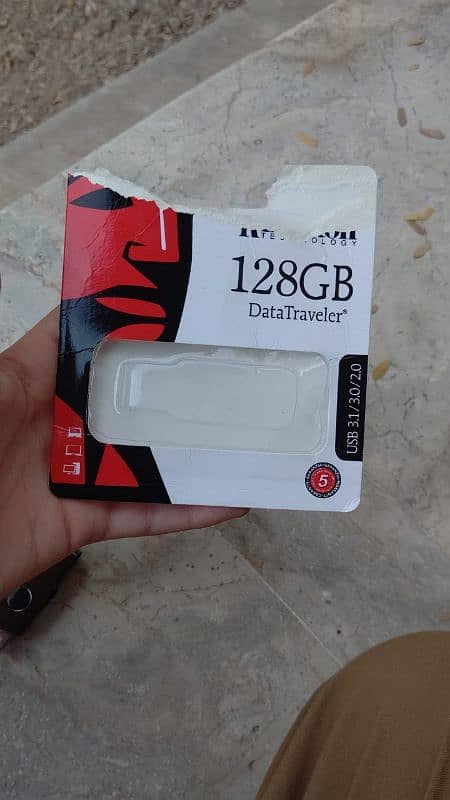 128gb USB Kingston original with box and free OTG and high speed 5