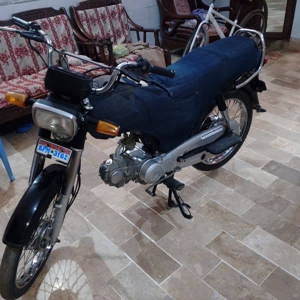 بہترین اوریجنل کنڈیشن میں صاف ستھرا 3
