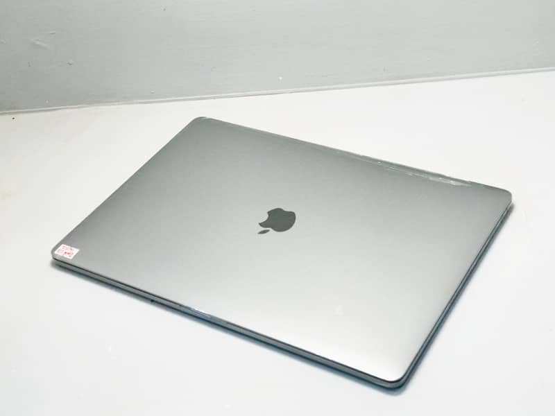 APPLE MACBOOK PRO 2017 WITH 1TB SSD (SPECIAL EDITION) 4